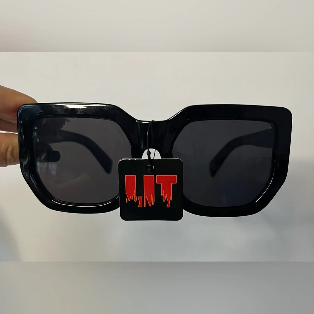Retro Oversized Square Frame Sunglasses Black Silver Tone Tiger Embellishment